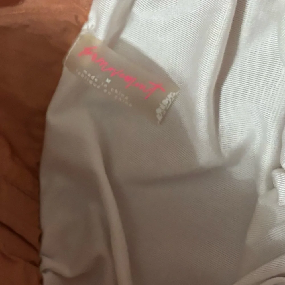 Free Peopke Shorts Apricot Size Medium - Picture 4 of 5